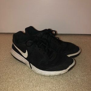 Black Nike Tennis Shoes